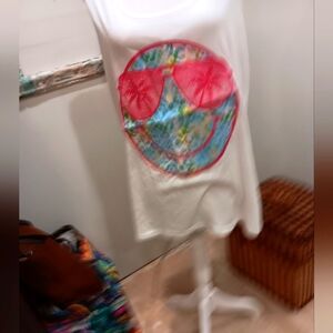 Basic crew tank , XL , white tank , smile face , EUC